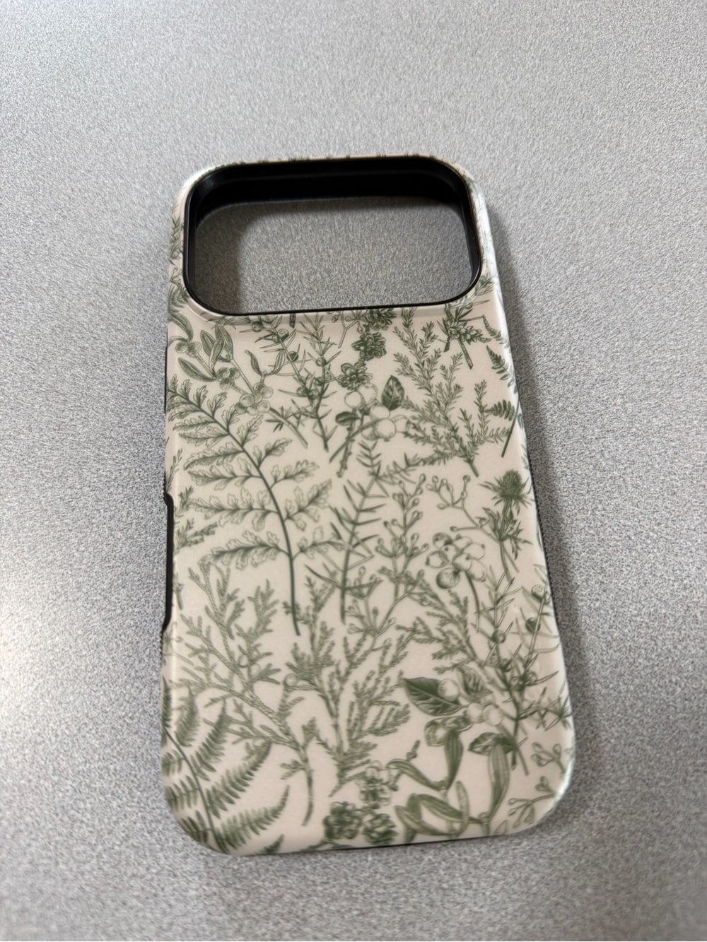 Casely Bold Floral Phone Case - Cream & Green